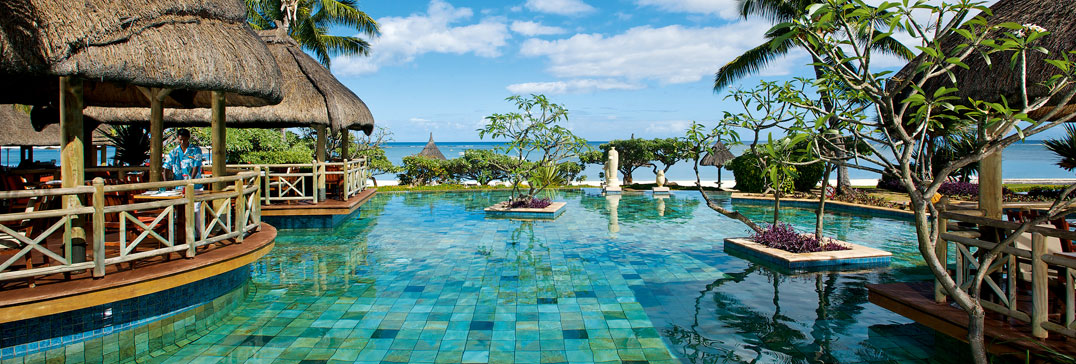 Swimming pool and bar in Mauritius
