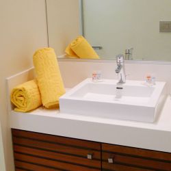 Modern bathroom, Amendoeira, Algarve