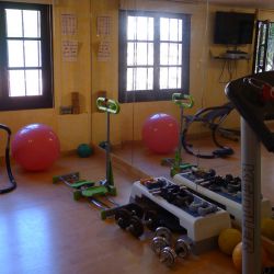 Tennis Club, Gym