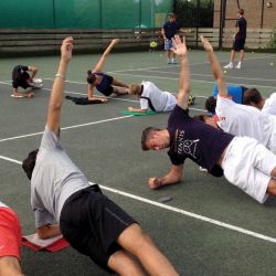 Sesión de entrenamiento físico de los jugadores